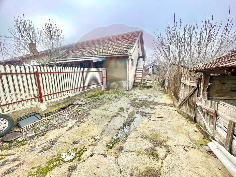 Casă de vanzare 3 camere CHISINEU CRIS /zona LINISTITA