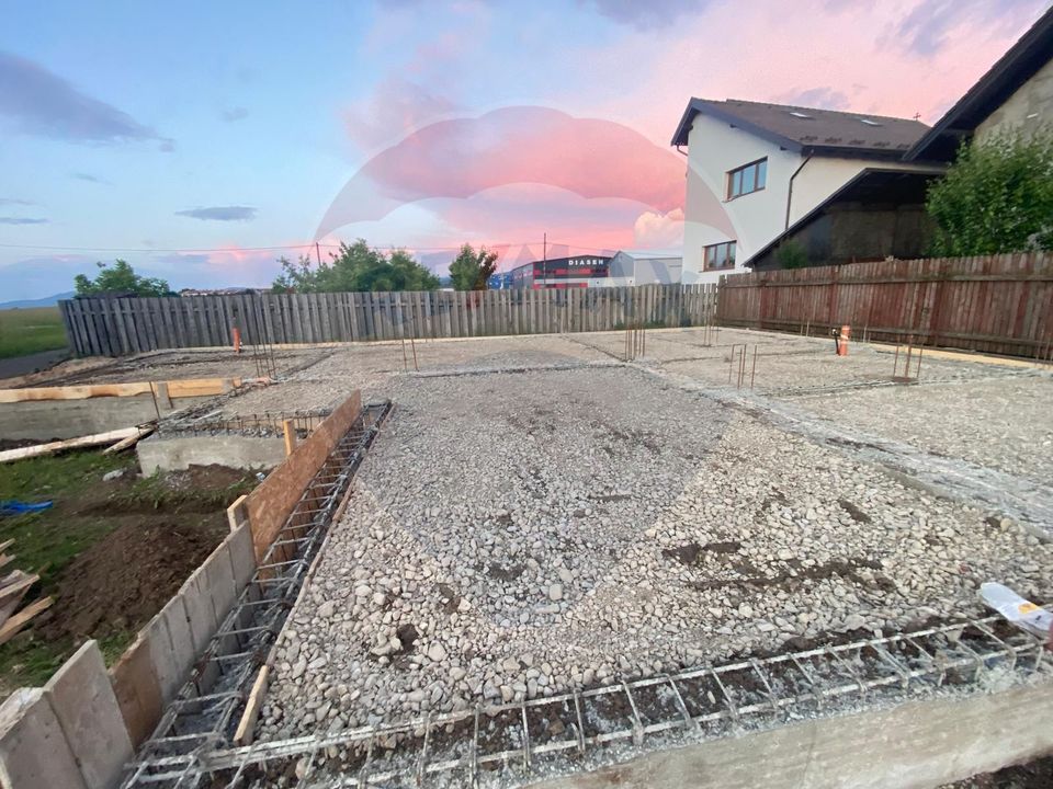 Teren Sacele- zona Kaufland, 500mp, cu proiect, AC, fundatie 150mp