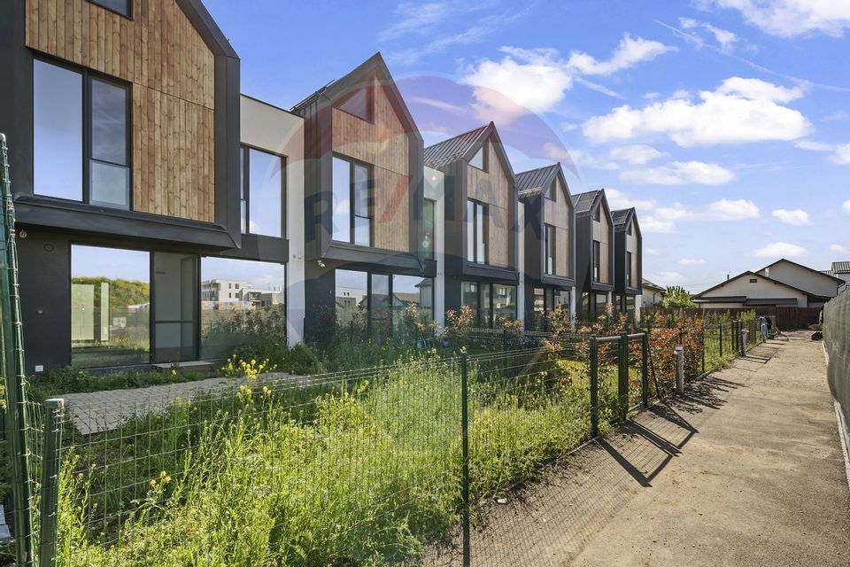 Modern villa with premium finishes, 5 rooms in Tunari - Amber Forest