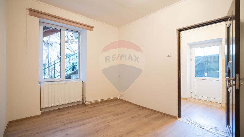 REZERVAT! Apartament cu o cameră de vânzare langă Biserica Neagră.