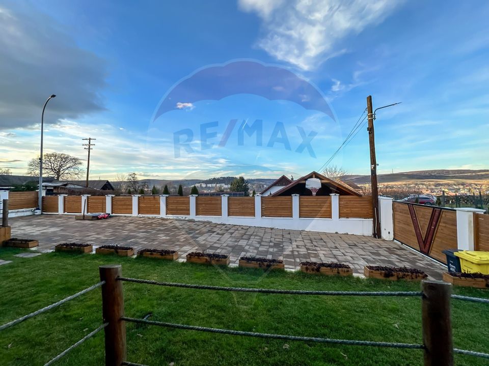 Casă / Vilă cu 6 camere de vânzare în zona Periferie