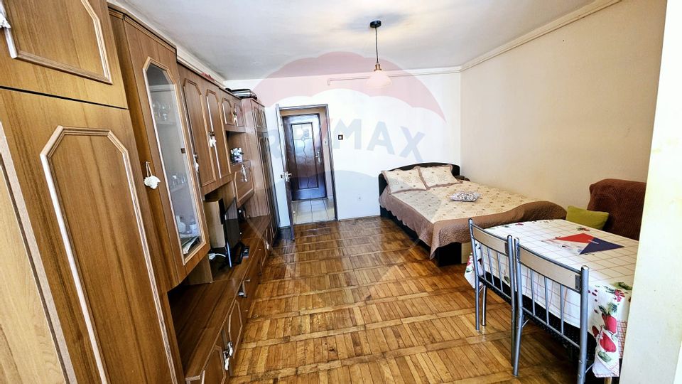 GARSONIERA  decomandata, cu priveliste  - DE VANZARE- BV/  str Traian!