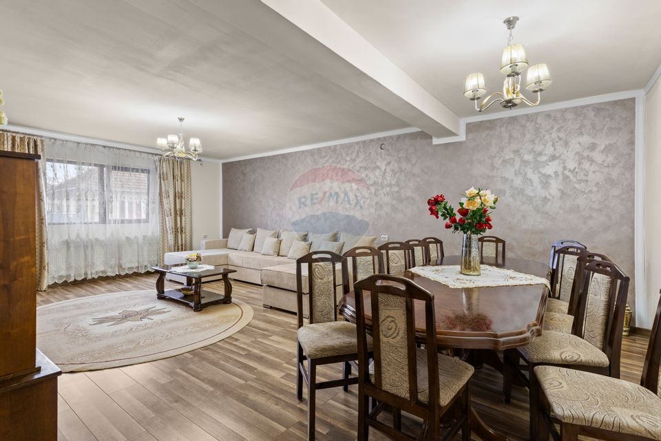 Casă spațioasă cu 4 camere și spațiu comercial în Bujac