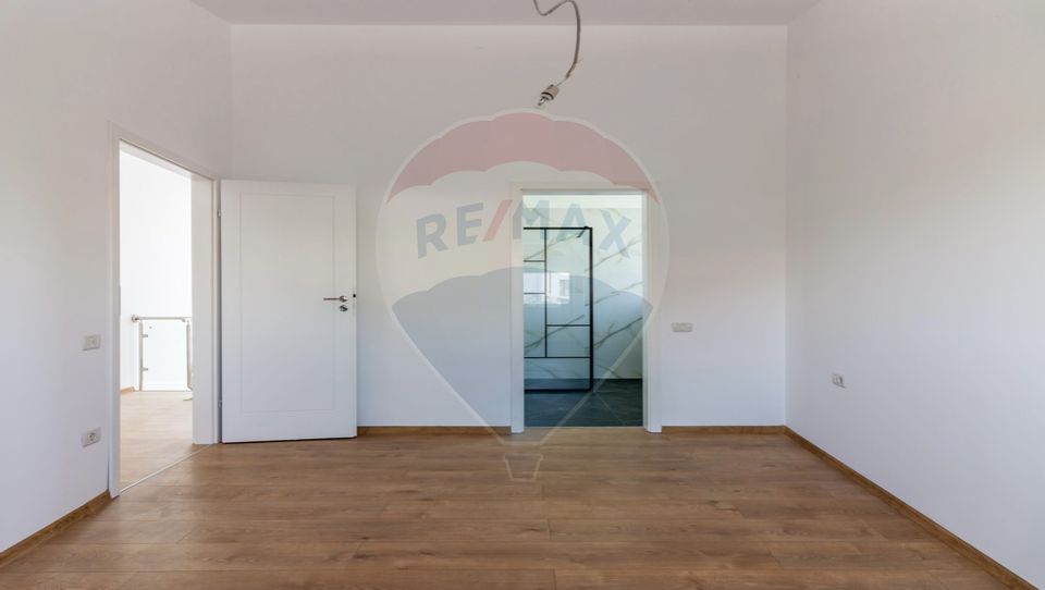 Casă / Vilă de vanzare cu 5 camere, adiacent Martha Bibescu, Mogosoaia