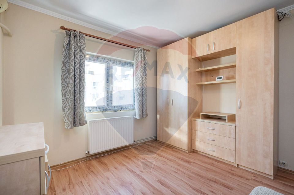 Apartament cu 3 camere de vânzare în zona Drumul Sarii