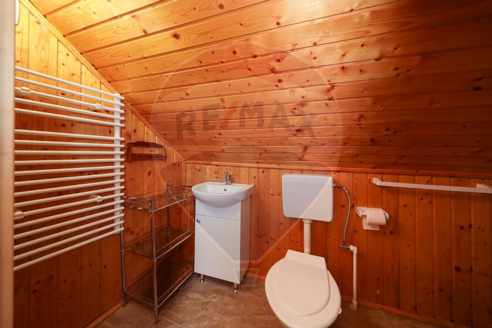 Casă cu 3 camere de vânzare în zona Schei