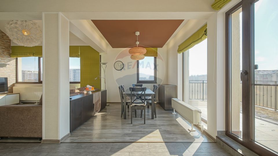 De vanzare penthouse in Tractoru, 3 camere, mobilat si utilat