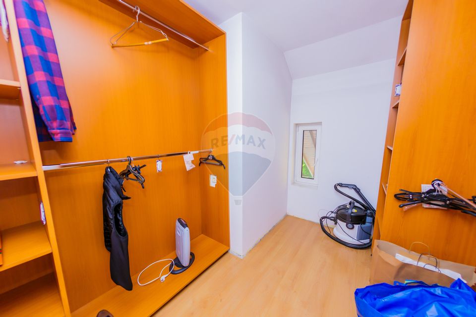 Vilă cu 5 camere de închiriat