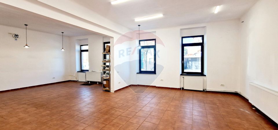 80sq.m Commercial Space for rent, Brasovul Vechi area