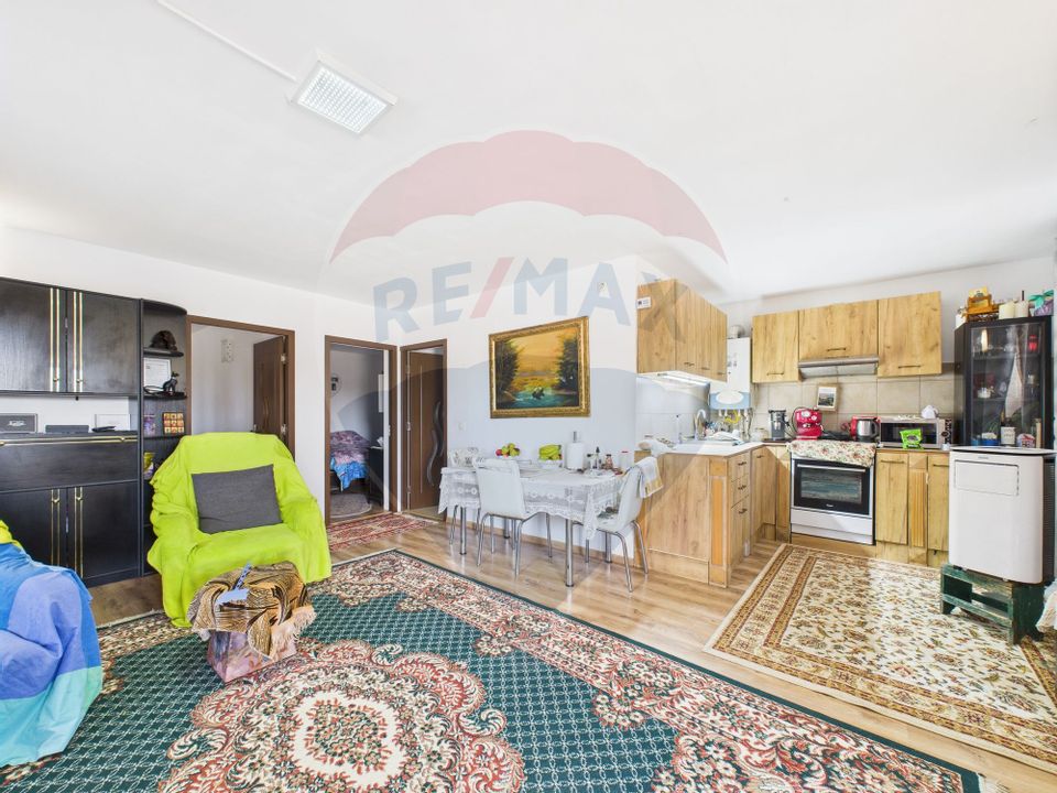 Hala, teren 5000 mp si casa in Potlogi- 38 km pana in Bucuresti