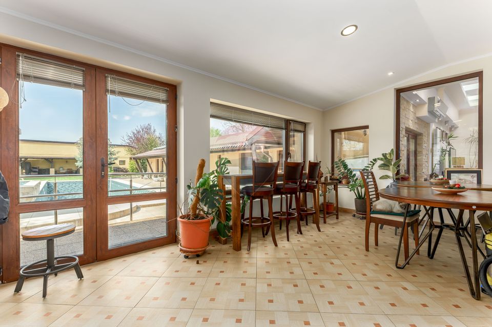 Oferta de sarbatori, discount 10% - Vilă cu parc, piscină și foișor