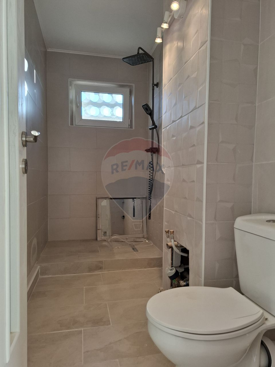Apartament cu 2 camere de vânzare în zona Poetului