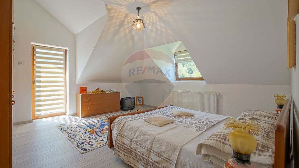 Vilă în zona Glăjărie, 10 camere, Sp + E + M, teren 2789 mp