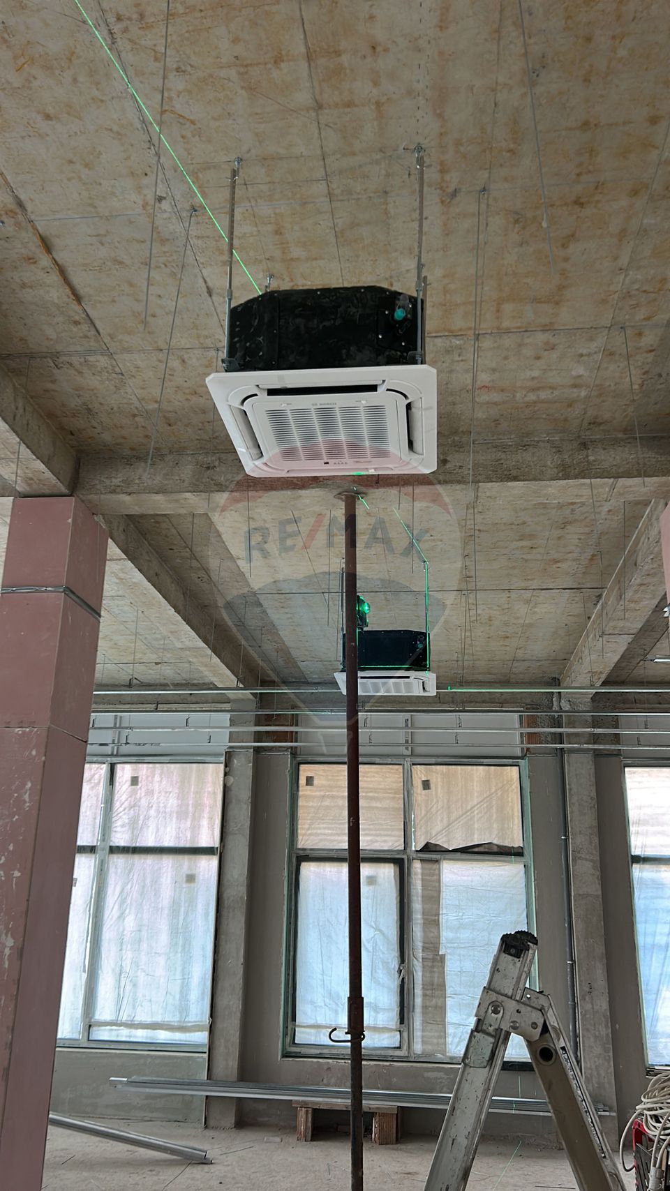 Spațiu comercial STRADAL 110mp 3.2 i de închiriat în zona V. LUCACIU