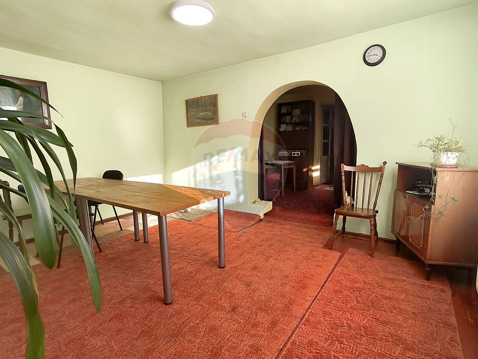 Casă săsească 3 camere si 1400 mp teren in Brateiu - jud. Sibiu