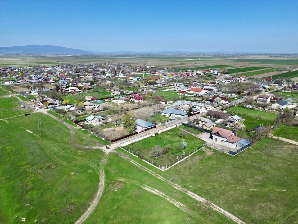 Casă / Vilă cu 5 camere de vânzare Garoafa/Rachitosu