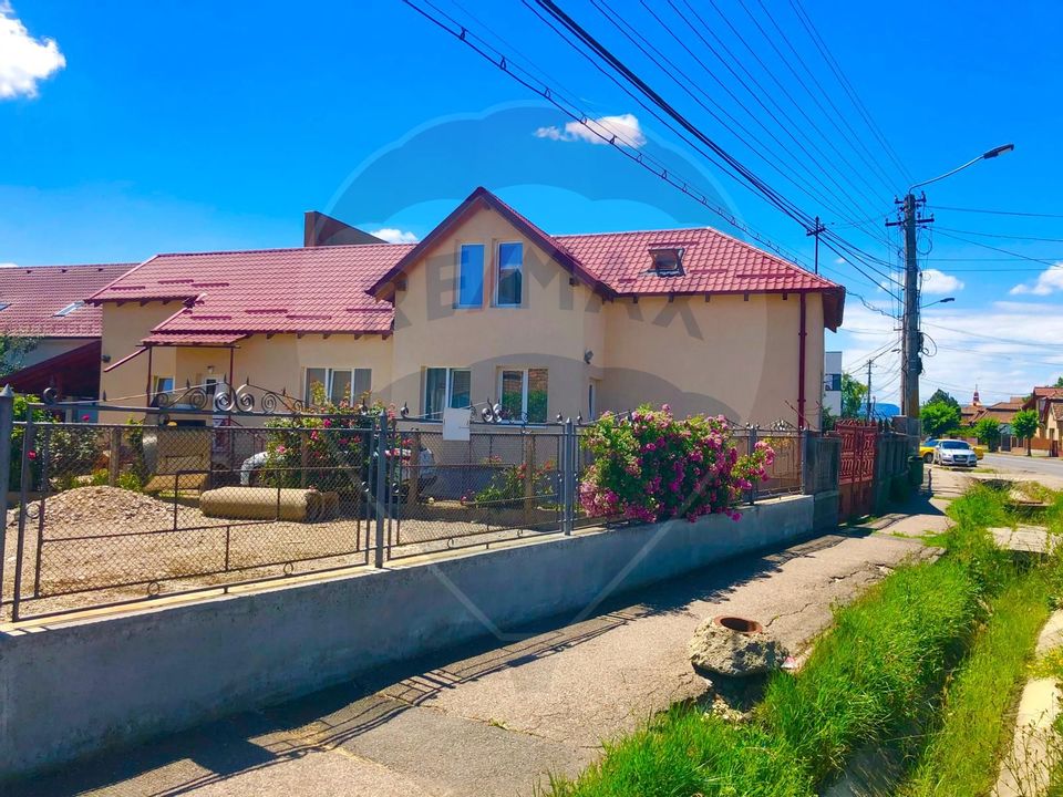 8 room House / Villa for sale, Nord-Est area