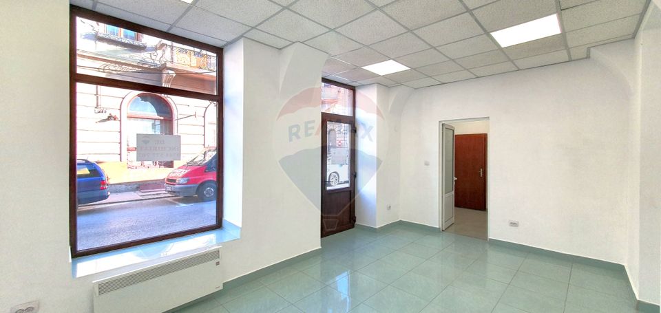 Spațiu comercial 75 mp  Piata Catedralei. Vitrină si acces din stradă