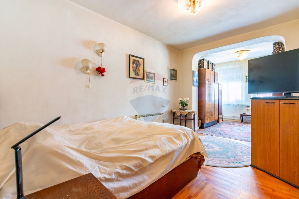 Casă / Vilă cu 4 camere de vânzare în zona Giulesti Sarbi