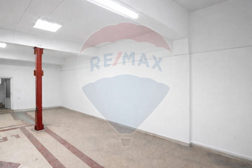 225sq.m Commercial Space for sale