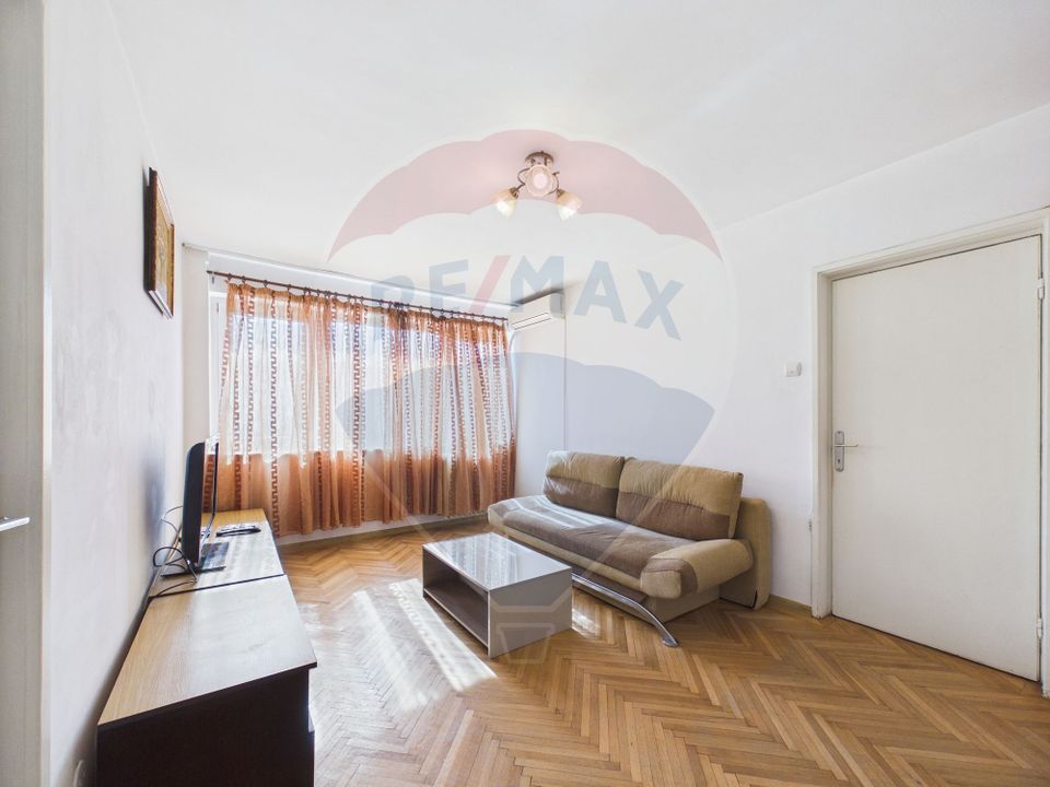 Apartament cu 2 camere de vanzare în zona Pajura