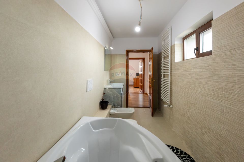 Casă/Vilă cu 6 camere de vânzare în Măgura