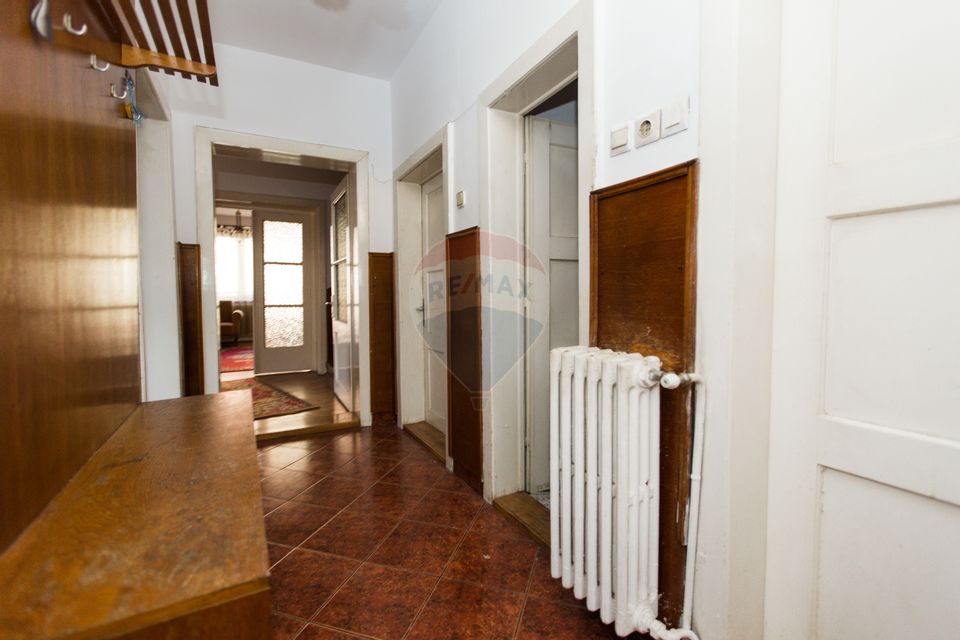 Casă elegantă cu 3 dormitoare, living spațios, mansarda, garaj