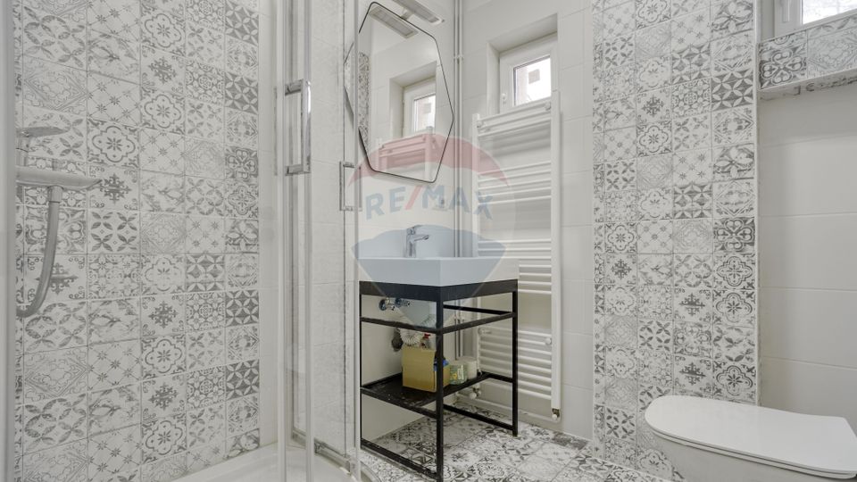 REZERVAT! Apartament generos, 6 camere, 3 băi, str Castelului