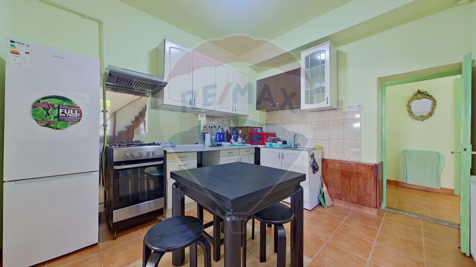 Casa individuala, 3 dormitoare, curte, langa UMF