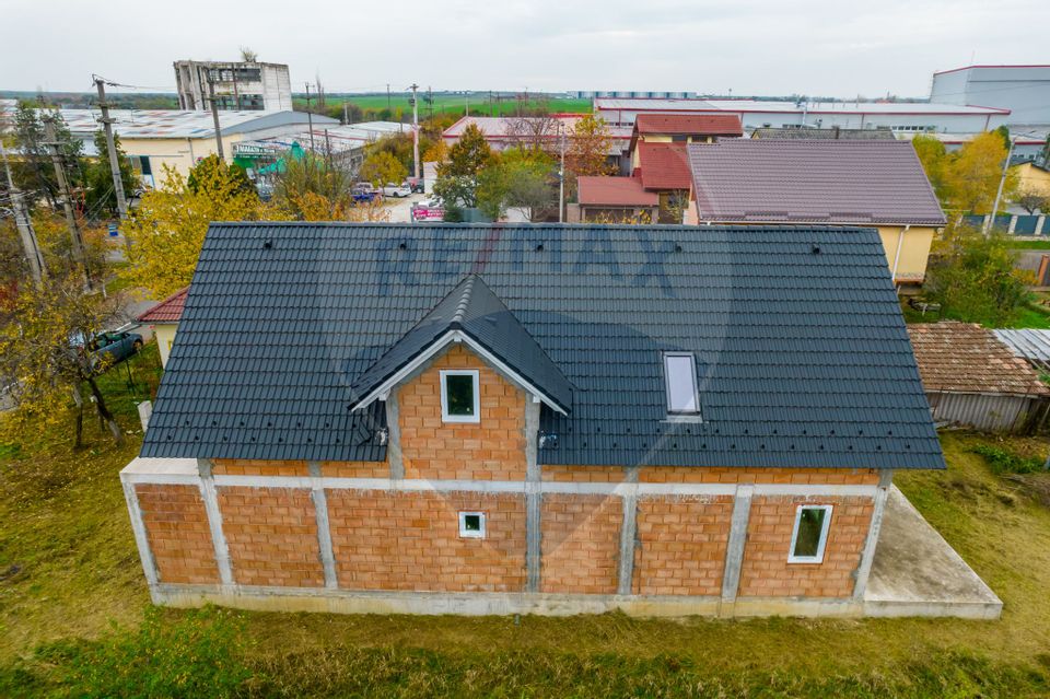 Casă la roșu cu teren generos, 500 mp, situată pe strada Ostașului