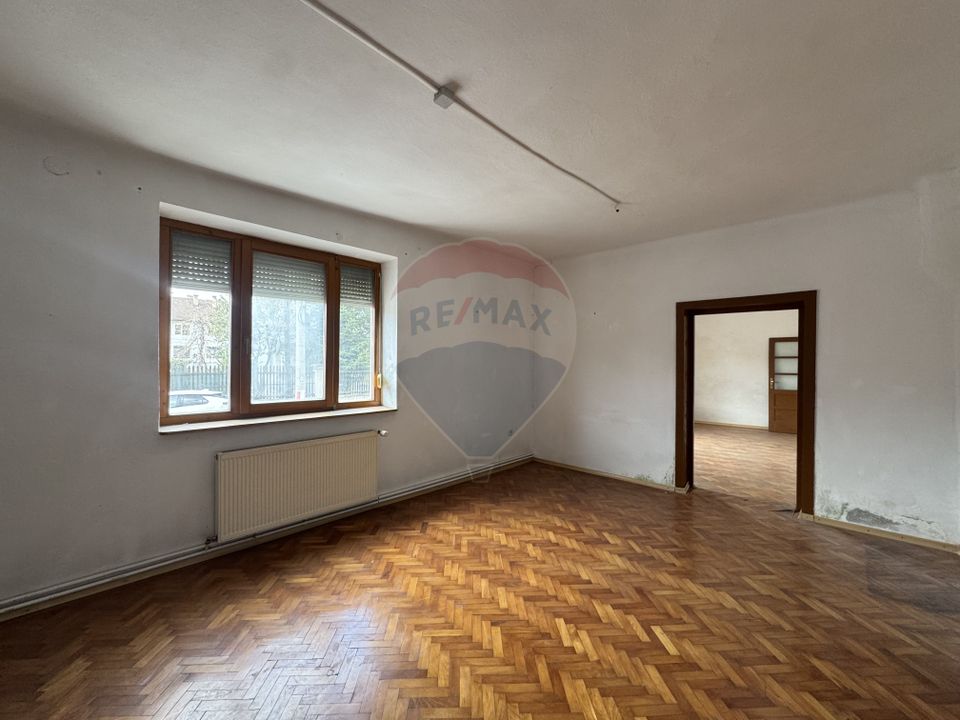 4 room House / Villa for sale, Central area