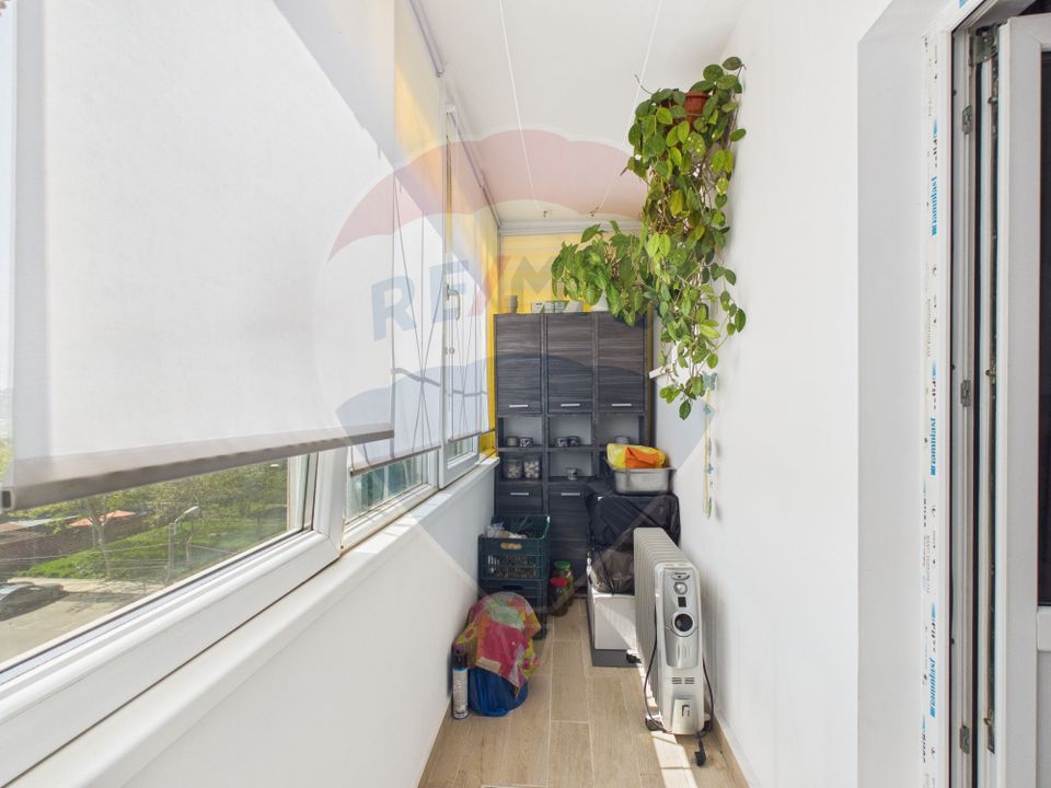 Apartament 4 camere de vanzare – complet renovat, mobilat și utilat