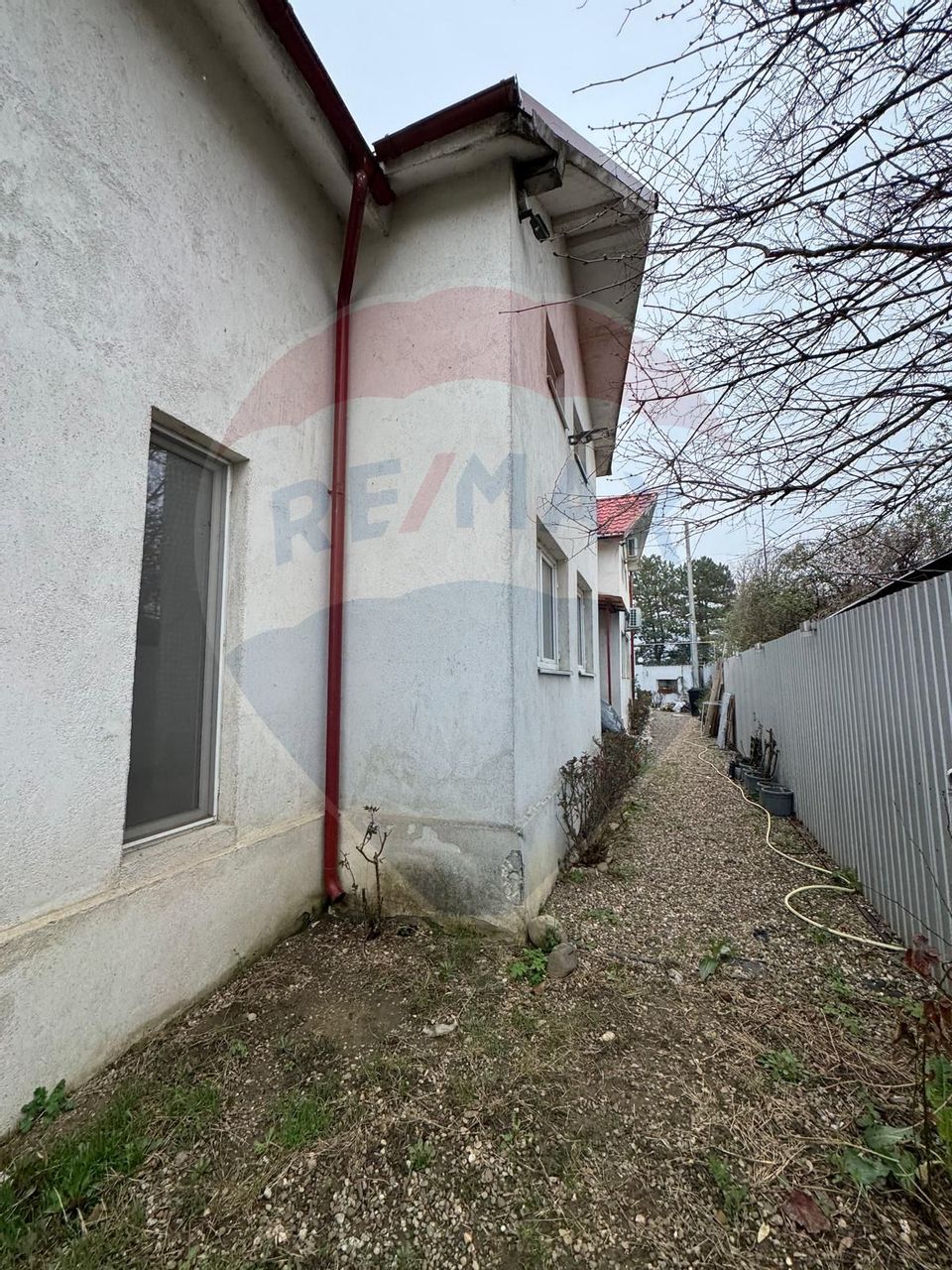 Casă / Vilă cu 8 camere de vânzare în zona Est