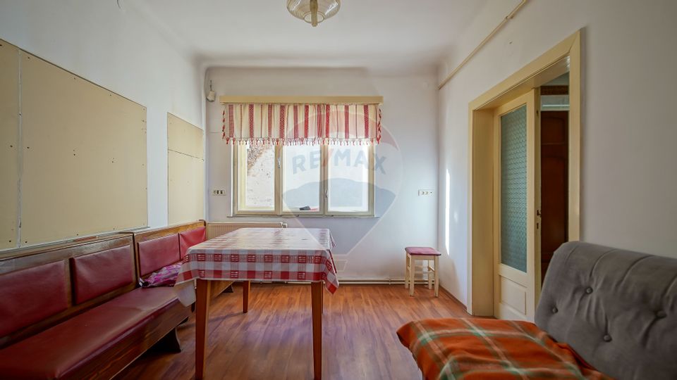 Comision 0 %! Casă cu 5 camere de vânzare în zona Turches!