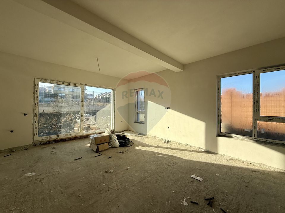 COMISION 0%-  Casă / Vilă cu 5 camere de vânzare semifinisata