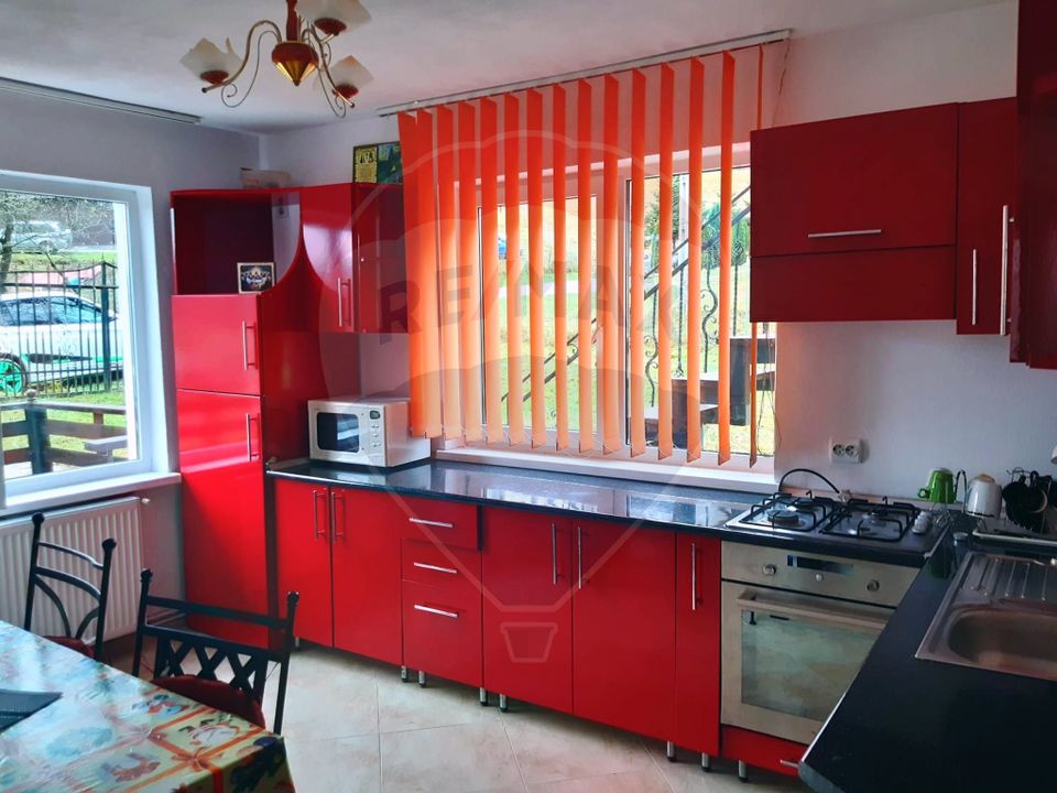 Casă / Vilă cu 7 camere   în zona Bran-Tohanita