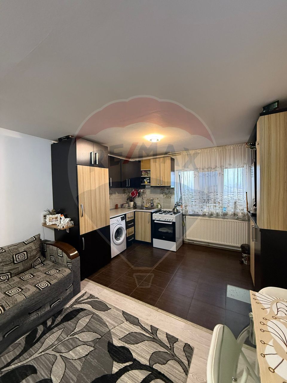 Apartament cu 3 camere de vânzare în zona Lapus