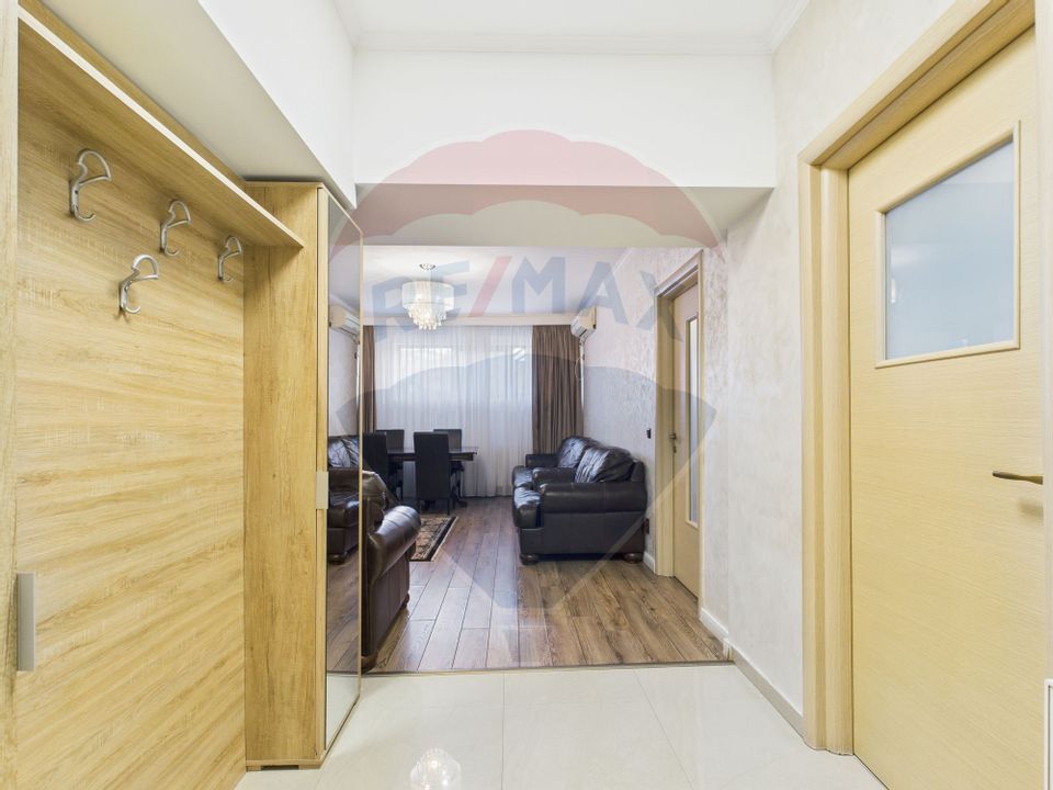 Apartament spatios 4 camere | 122 mp | Damaroaia