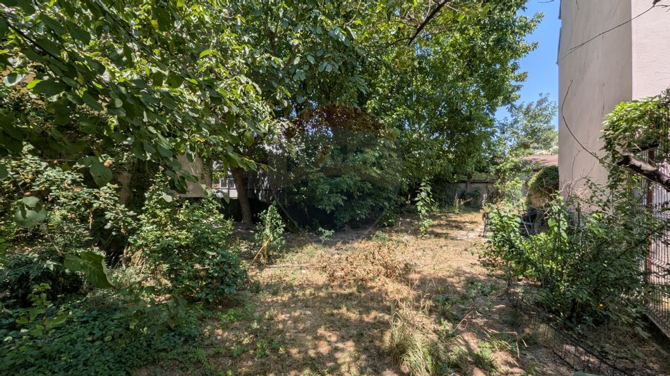 Land 226sqm Strada Esarfei