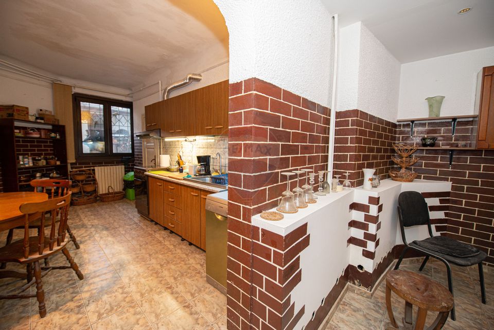 Vila de vanzare cu etaj Calea Calarasi Delea Veche