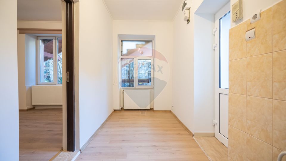 REZERVAT! Apartament cu o cameră de vânzare langă Biserica Neagră.