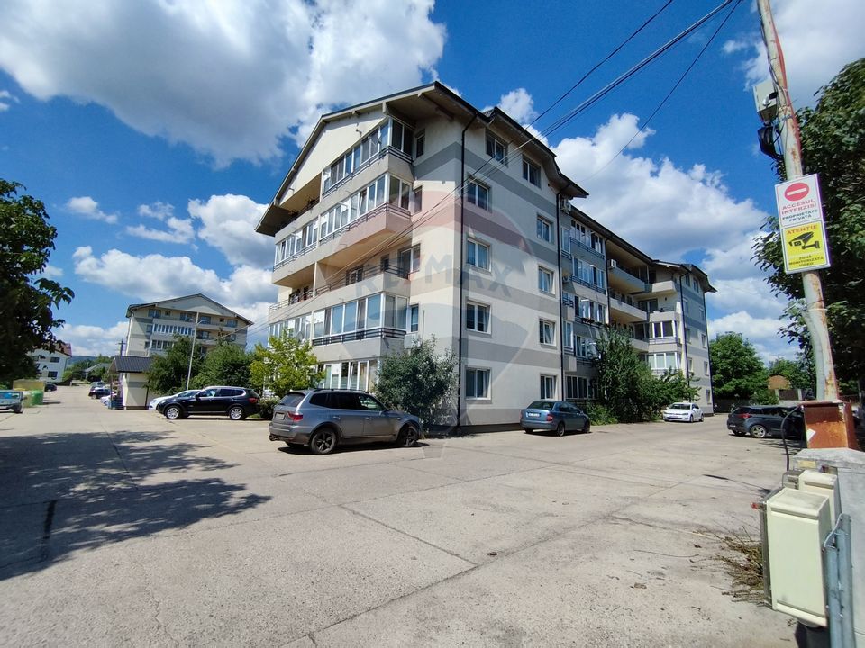 Apartament Decomandat cu 3 Camere de Vânzare în Colina Magurii