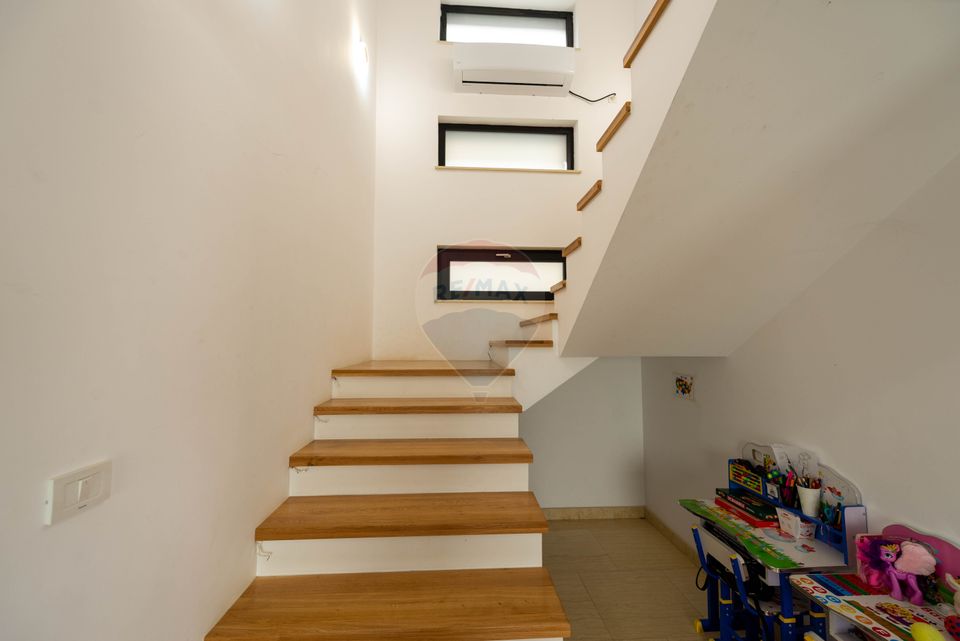 House - Villa 4 rooms in Pantelimon Magic Lake, Cernica forest