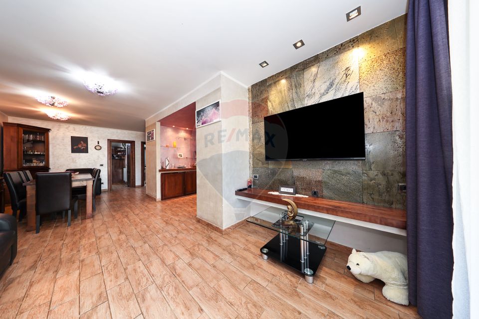 Conac, proprietate unica, in mijlocul naturii, Sacele!