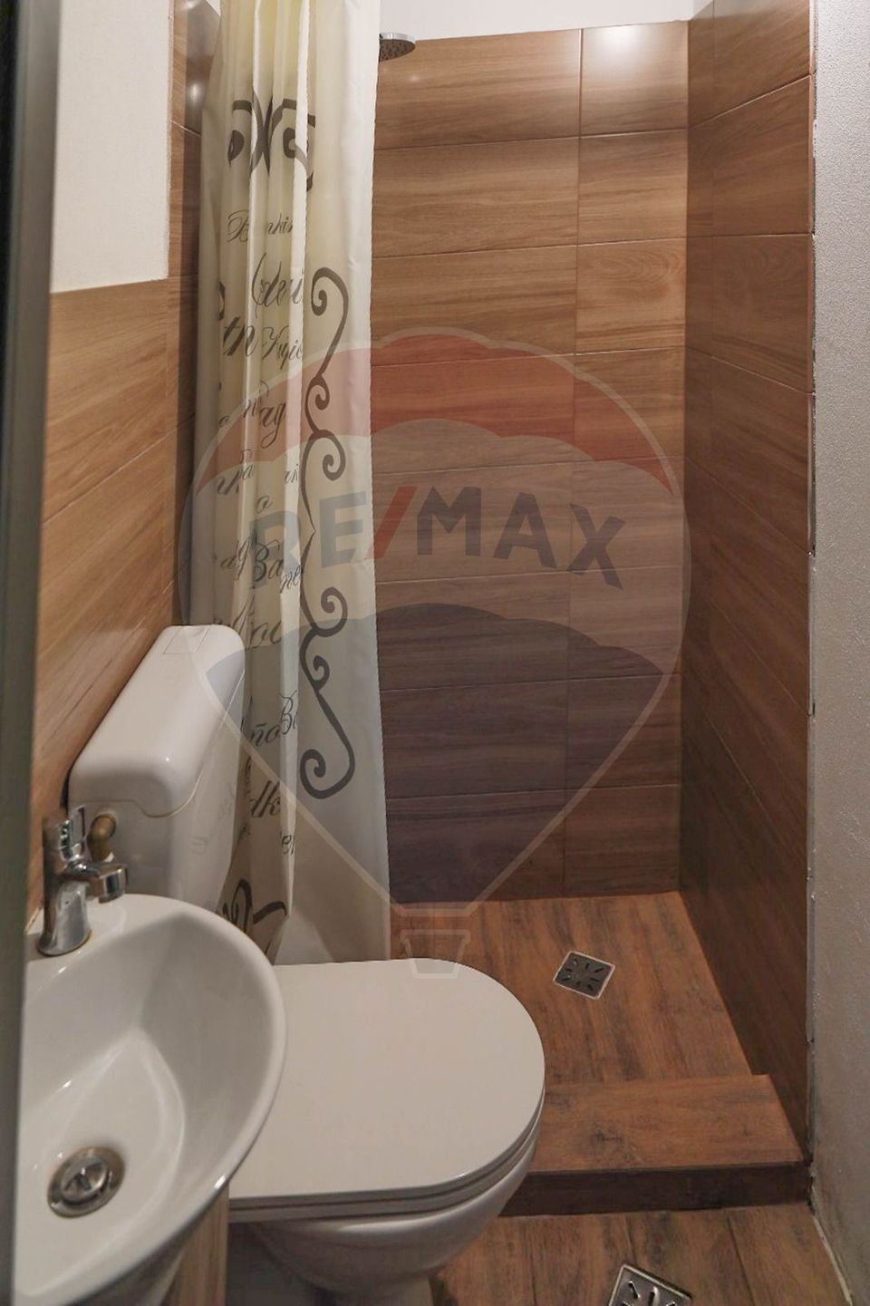 Casă de vânzare zona Bratca, 5 camere, 12 375 teren