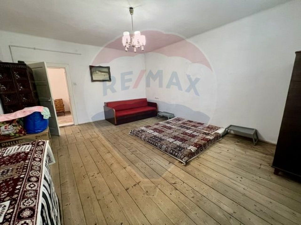 Apartament la casa de vanzare