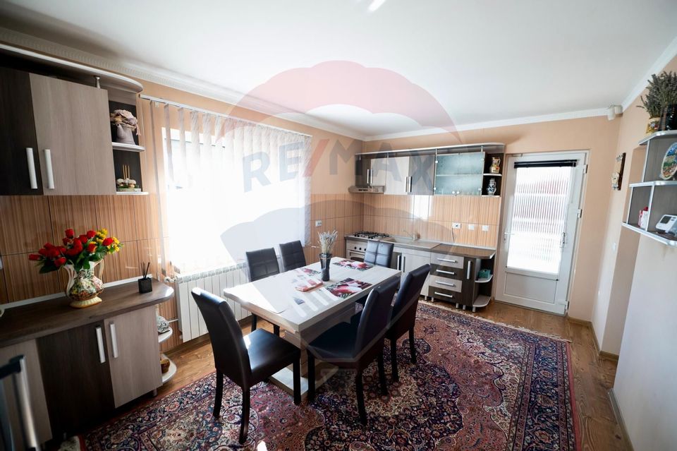 5 room House / Villa for sale