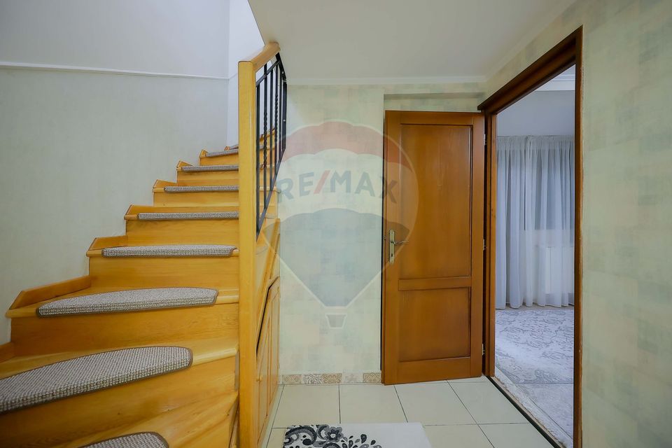 Casă de vânzare cu 4 camere în cartierul Beverly Hills, Sânmartin