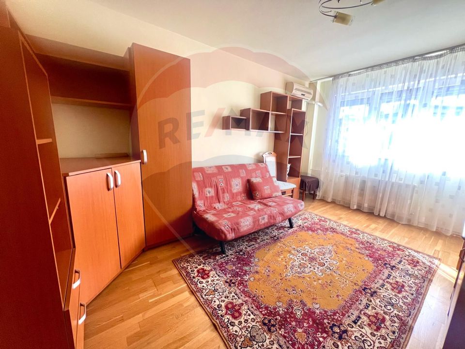 De închiriat apartament cu 4 camere, zona Dacia