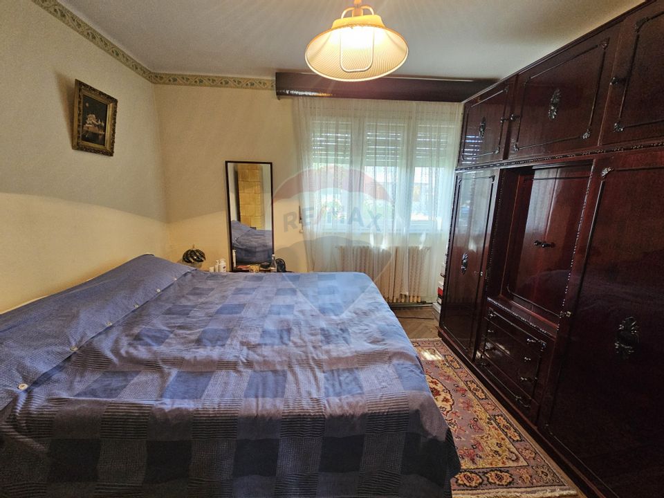 Apartament cu 3 camere de vânzare în zona Delfinariu/Constanta